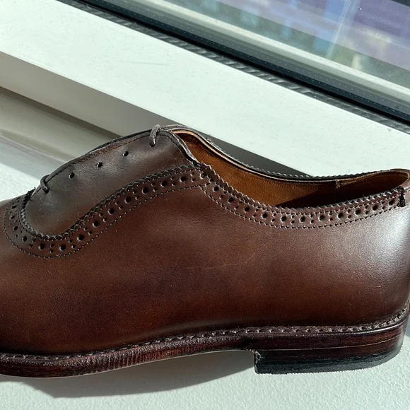 Allen Edmonds - Cornwallis Medallion Toe Oxford - Brown  display picture 2